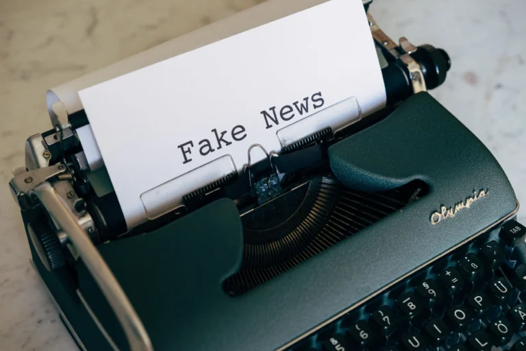 Fact-checking-ul ca instrument de securitate contra dezinformării: Factual.ro și PolitiFact.com